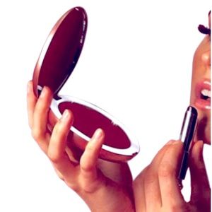 BelliMosa compact LED lighted travel makeup mirror. 3 1/2” circumference. New